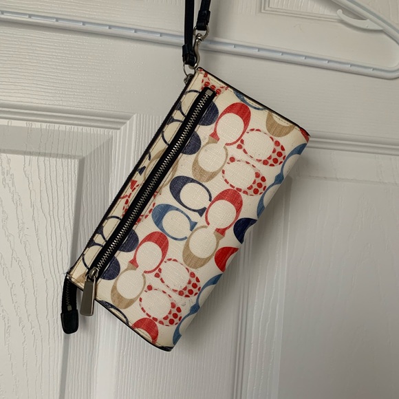 Coach Gently Used Wristlet Wallet - Picture 3 of 4